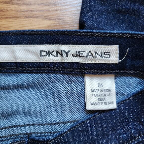 DKNY Jeans Womens Juniors Size 4 Dark Wash Blue Mid-Rise Skinny Leg - Picture 9 of 10